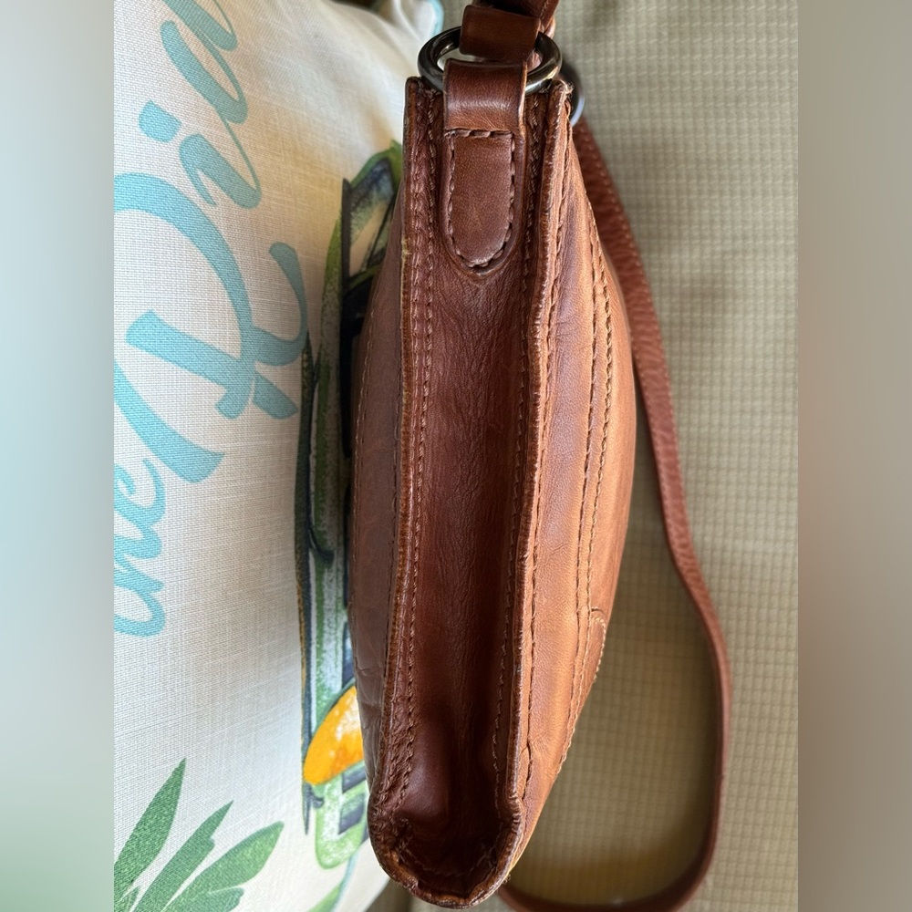 Frye Melissa Zip Crossbody Bag Cognac - Picture 7 of 12